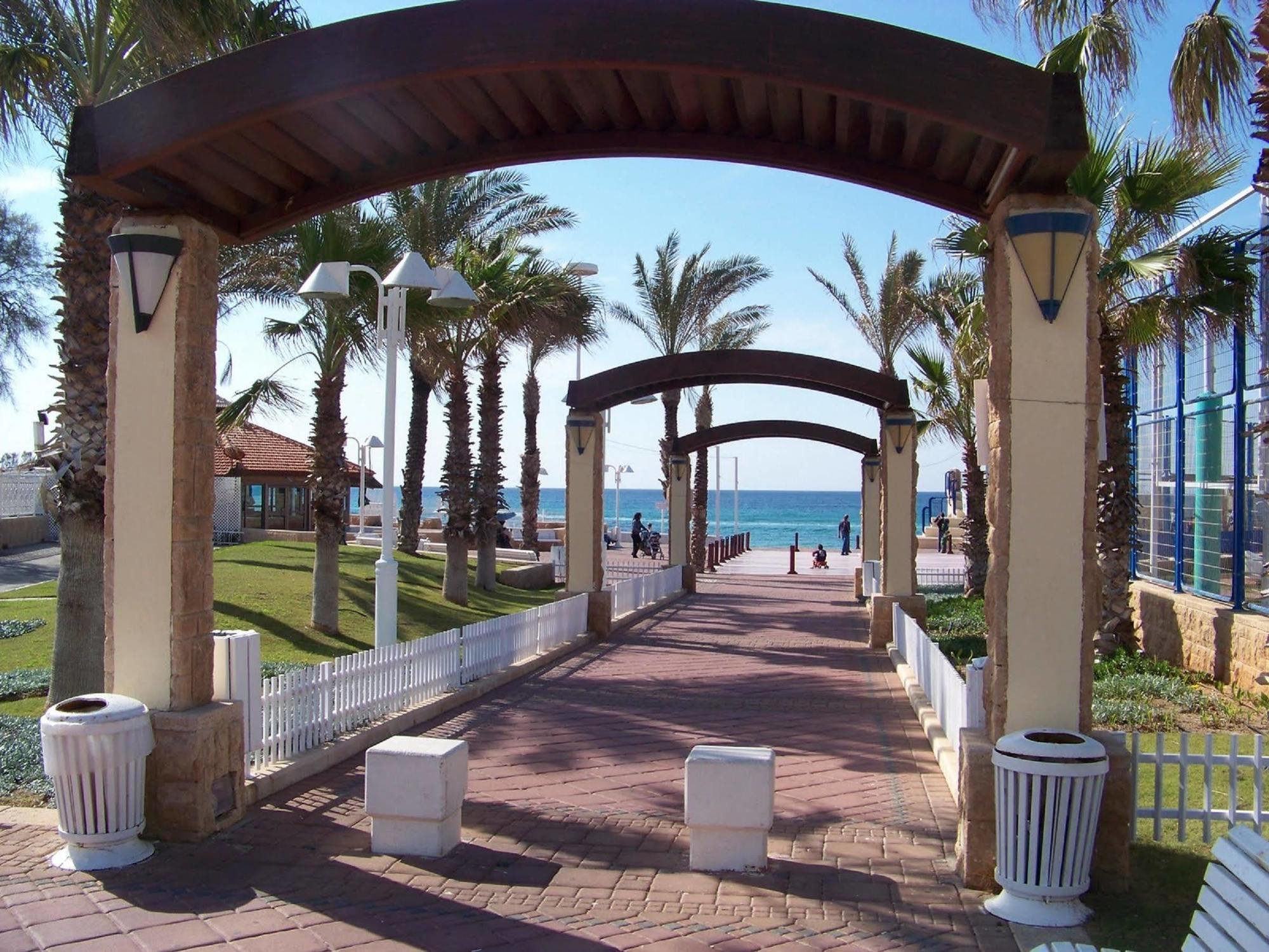 Ga'Aton Motel Nahariya Eksteriør bilde